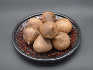 黑蒜廠(chǎng)家介紹黑蒜，老人們都愛(ài)吃，養(yǎng)生效果到底如何？